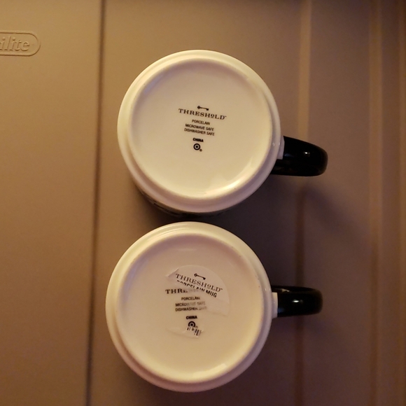 Hubby and Wifey stacking coffee mugs set - Picture 3 of 3